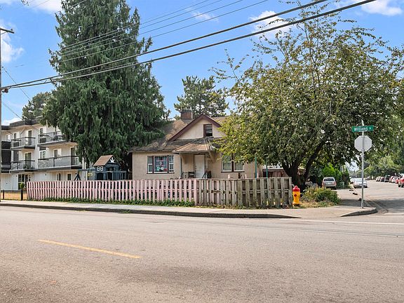 4th image of 9475 Williams St