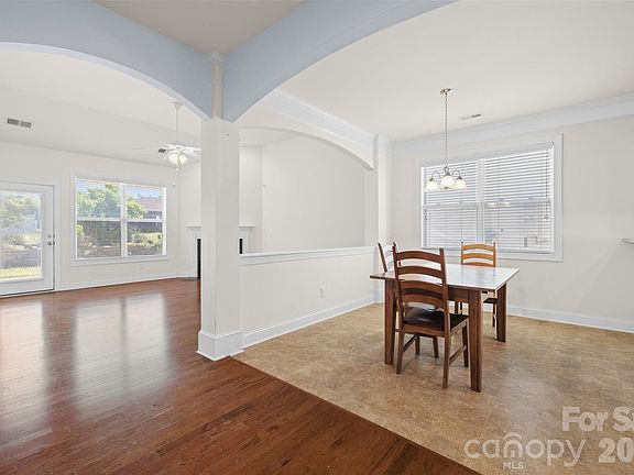 5th image of 578 Daventry Ct