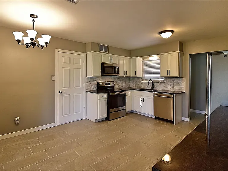 123 SE Surrey Ln — Photo 22