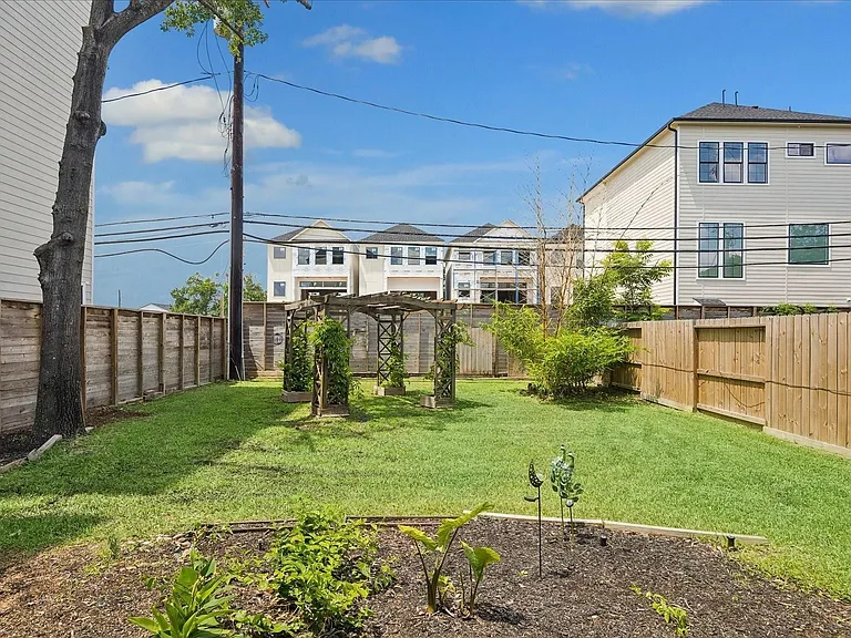 7608 Janak Dr — Photo 30
