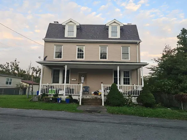 1832 1st St, Connellsville, PA 15425
