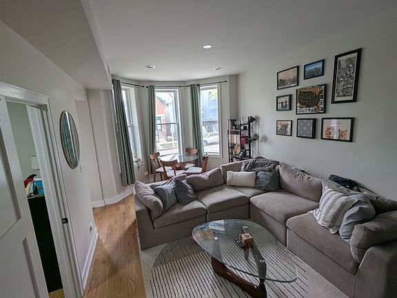 3rd image of 2115 W Barry Ave #1