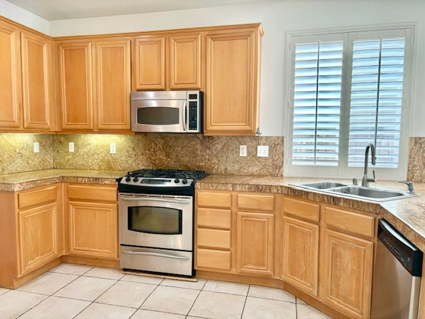 3 Bedroom + 2.5 Bathroom | Portside Community | Port Hueneme | Unfurnished — Photo 2