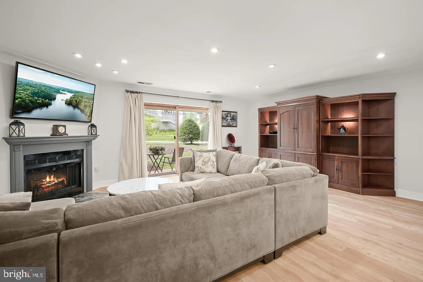 3 bed, 2.5 bath, 1415 sqft, $3,300 — Photo 4
