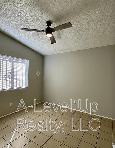 403 E Thoroughbred St — Photo 21
