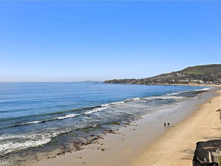 1045 Gaviota Dr #B — Photo 32