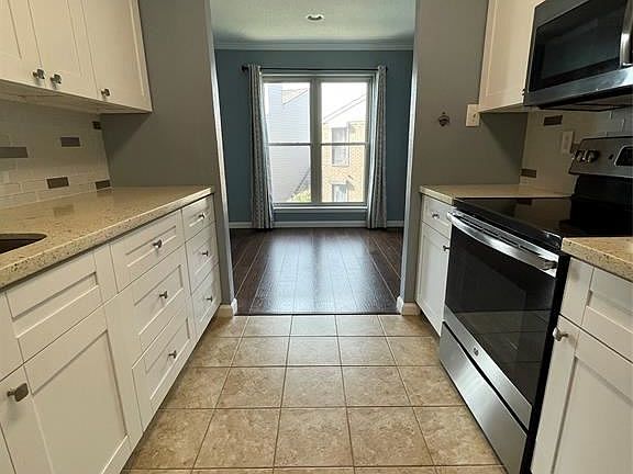 4th image of 3220 69th St APT J6