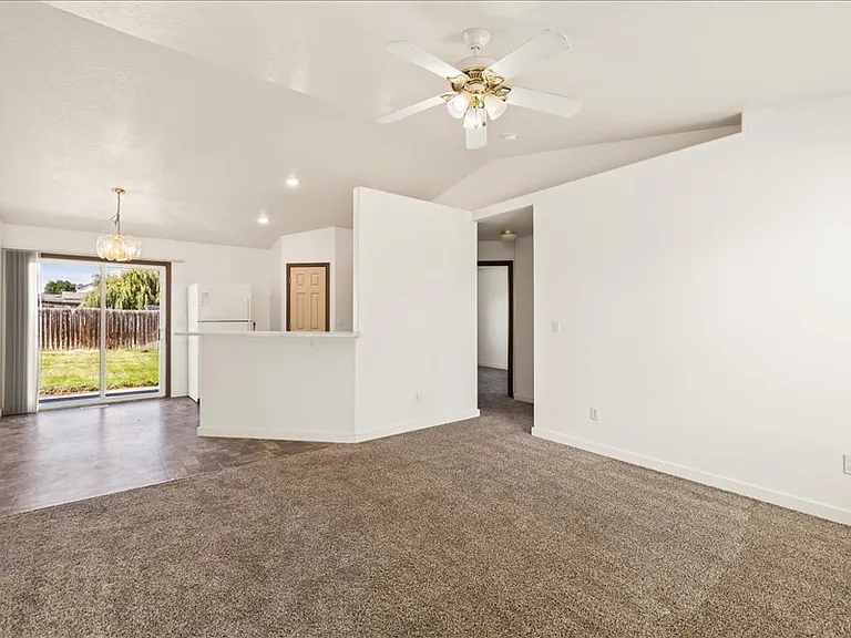5610 Hawk Ave — Photo 4