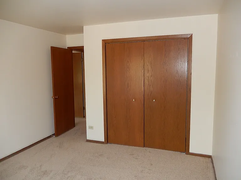 805 Oakton St — Photo 9