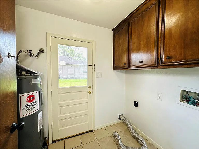 1011 McCall Ave — Photo 8