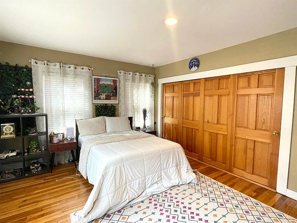 2 bed, 881 sqft, $2,350 — Photo 3