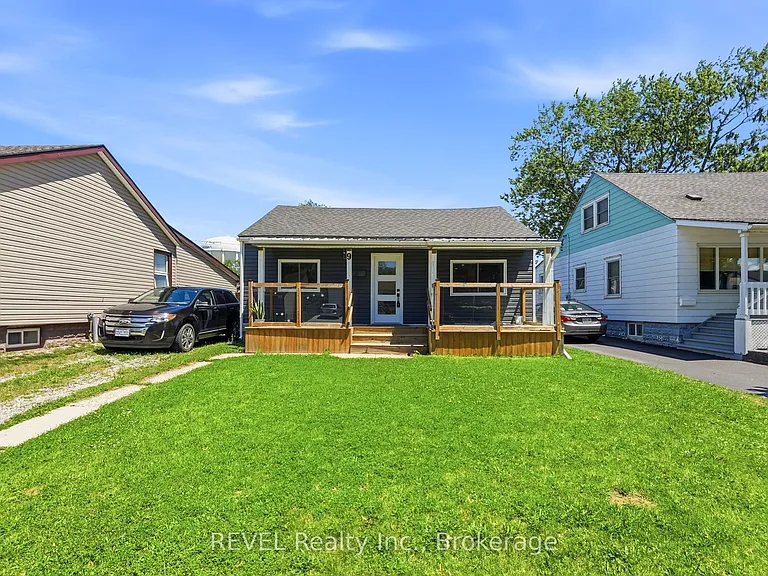 9 McNaughton Rd — Photo 1