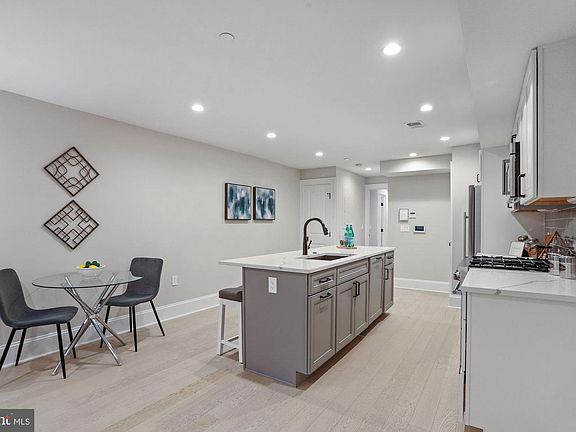 4th image of 1310 Vermont Ave NW #2