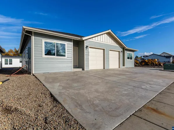 4510 Live Oak 4512 St, Sweet Home, OR 97386