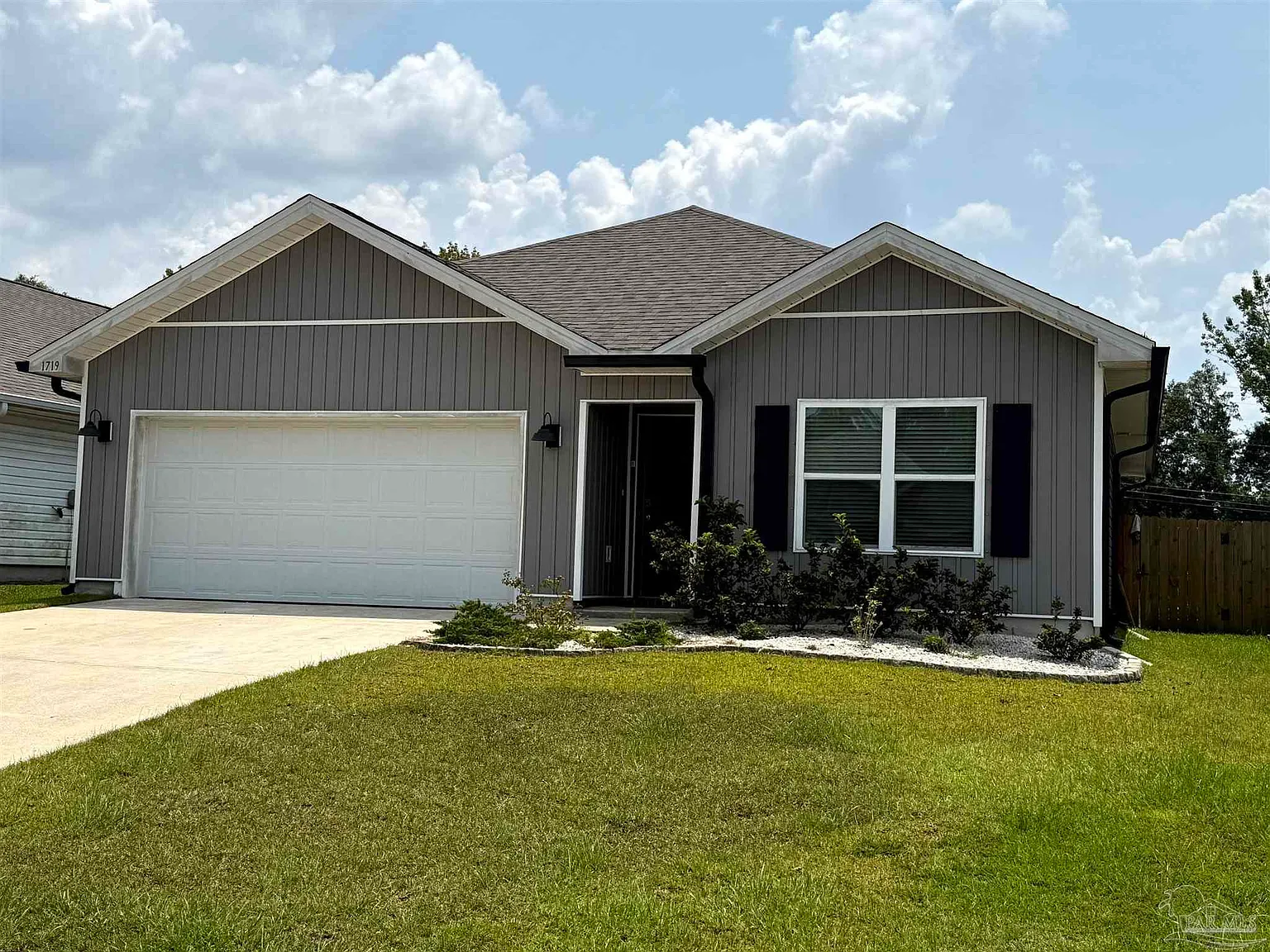 3 bed, 1315 sqft, $2,000 — Photo 2