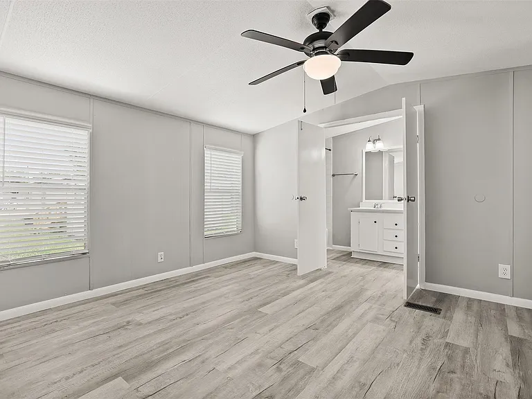 2222 N Austin Ave #23 — Photo 16