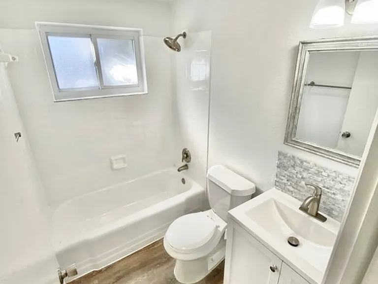 2381 Chaucer St — Photo 2