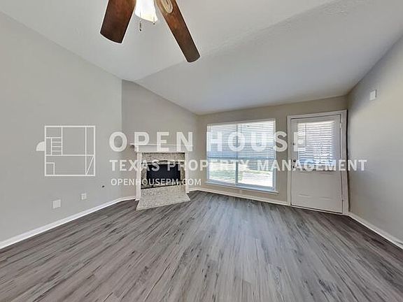 3rd image of 1015 S Wellsford Dr