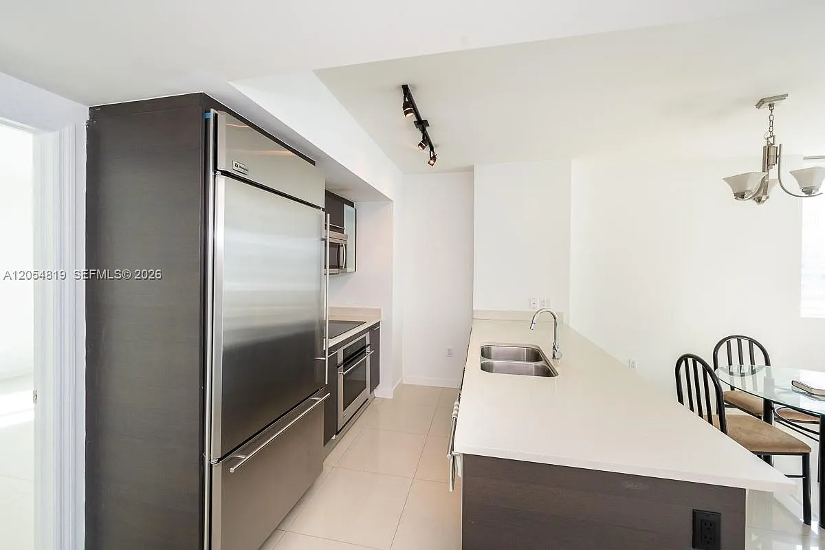 2 bed, 1220 sqft, $4,200 — Photo 2