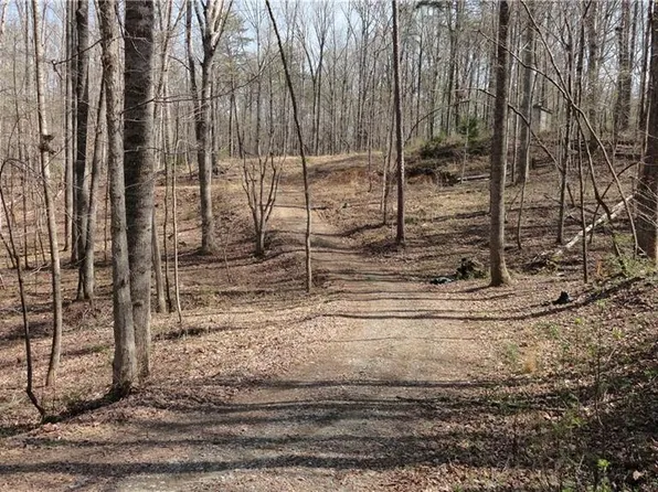 353 Buena Vista Dr #49, Pilot Mountain, NC 27041