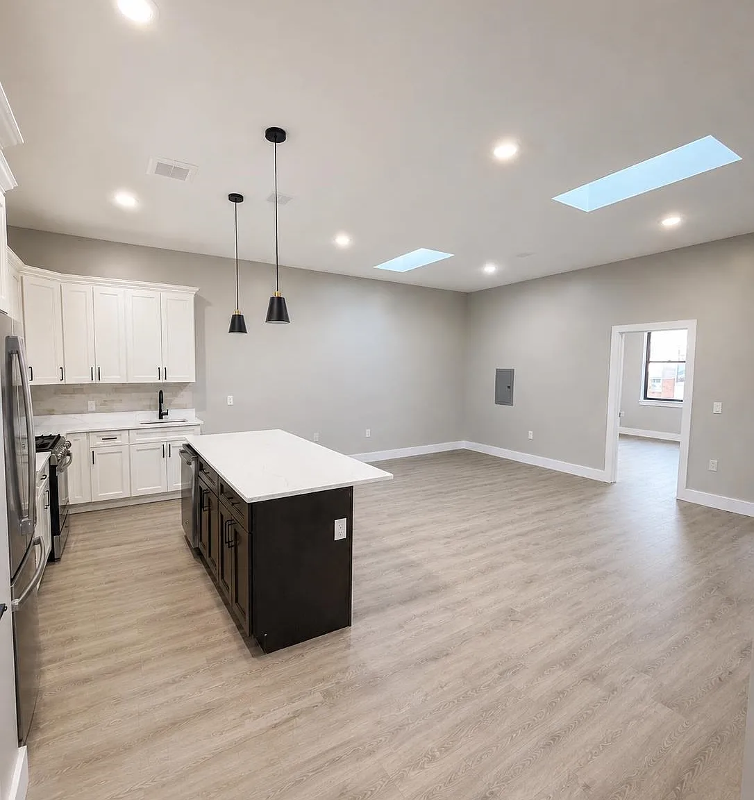 2 bed, 2.0 bath, 1100 sqft, $3,350 — Photo 2