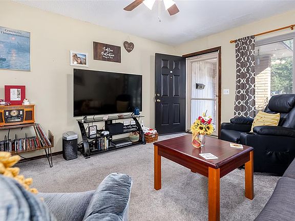 4th image of 701 Woodland Way