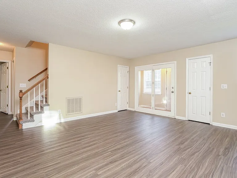 2110 Arden Pl — Photo 4