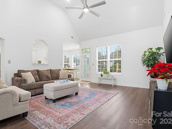 3rd image of 2373 Sweetbriar Ln