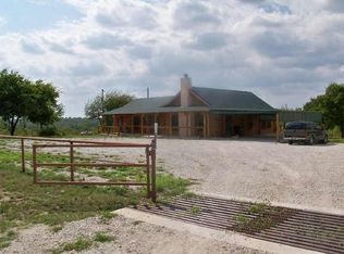 32 Chaparral Dr, Gainesville, TX 76240