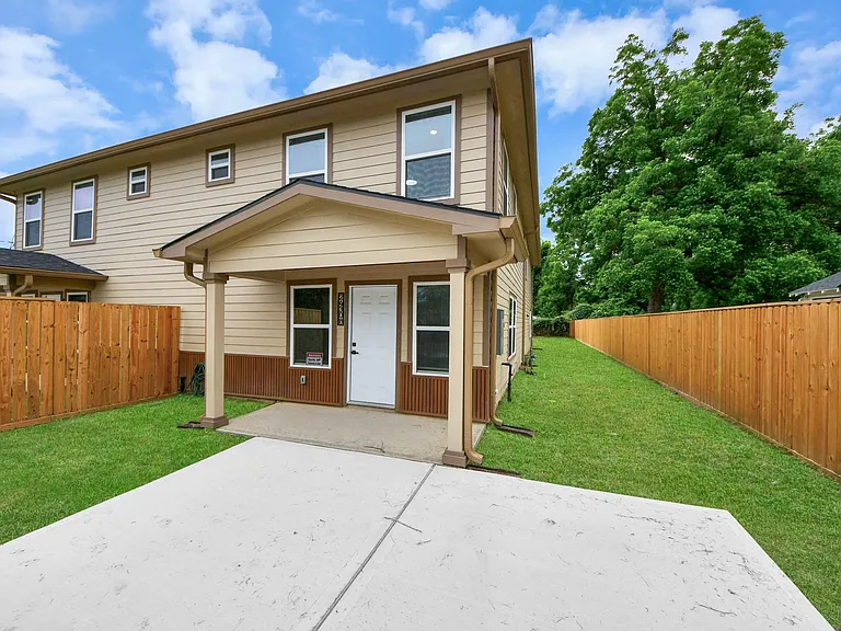 2430 Dolly Wright St #B — Photo 8