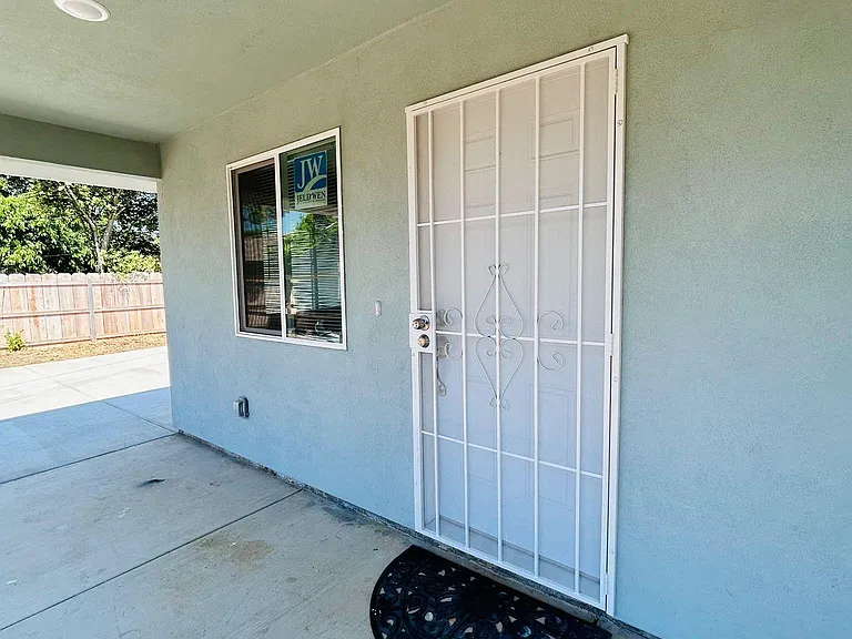 529 W Rimby Ave — Photo 8