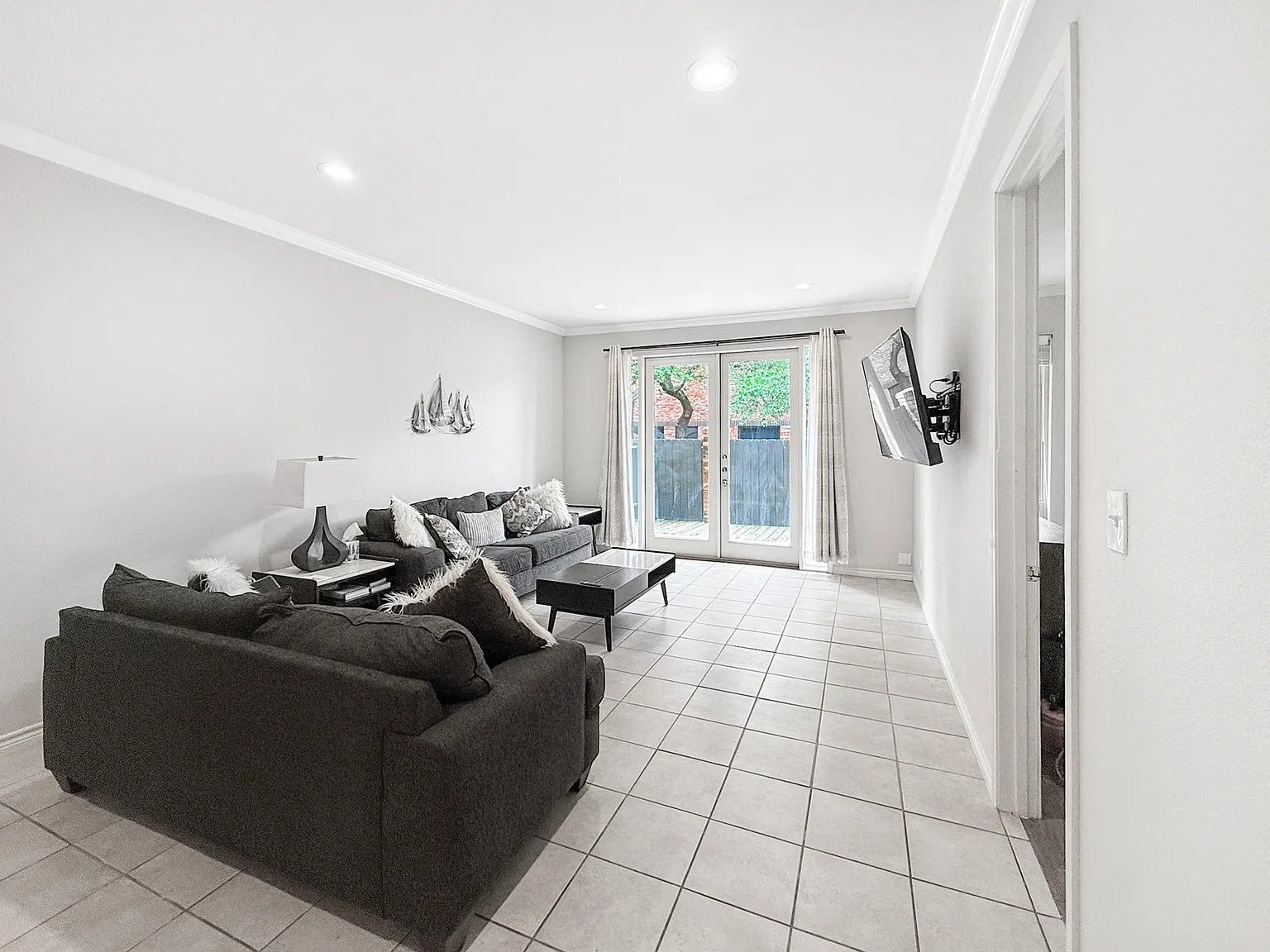 2 bed, 1170 sqft, $1,995 — Photo 3
