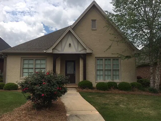 3 bed, 2200 sqft, $2,200 — Photo 1