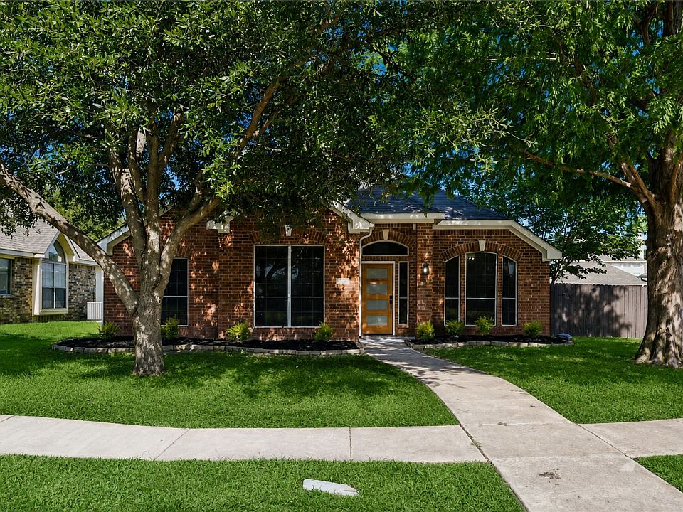 1st image of 305 Droinwich Cir