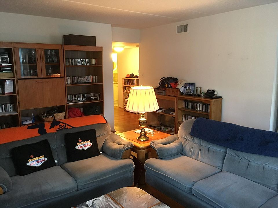2nd image of 102 Llanfair Rd APT 1-2