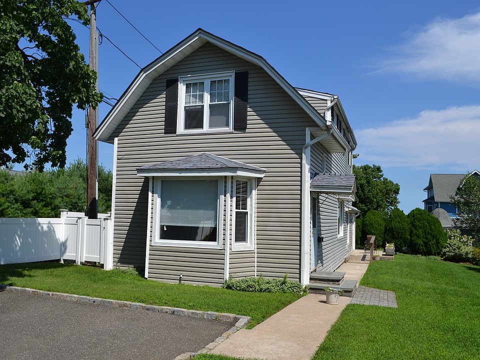 1st image of 41 Bayville Ave