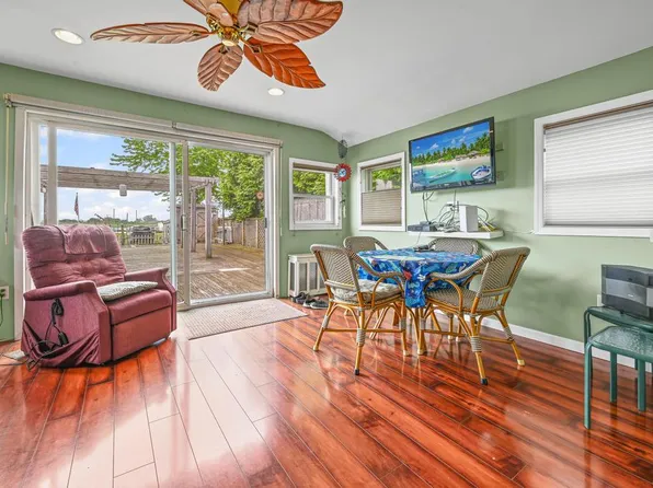 12-34 Cross Bay Boulevard image 7 of 29