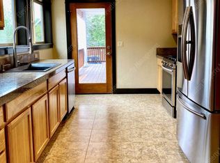 2840 NE Rainier Dr, Bend, OR 97701