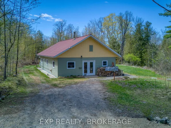 371 Sherbrooke Dr, Tay Valley, ON K0H 2B0