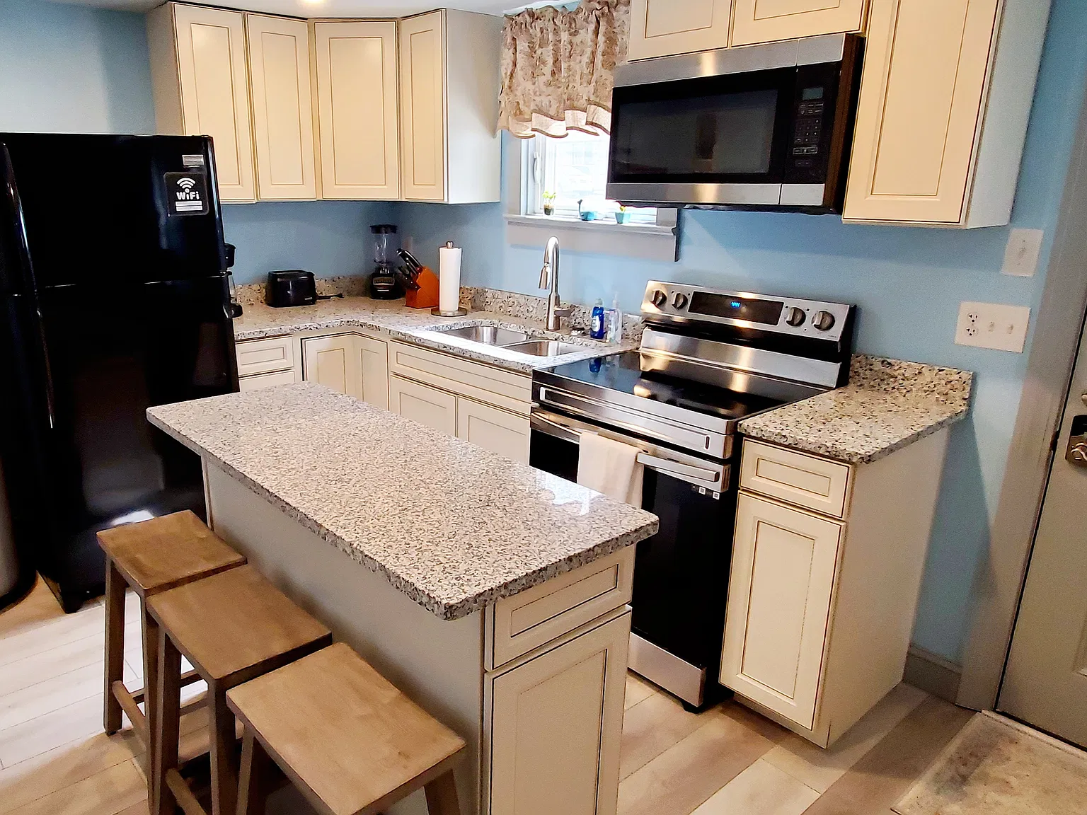 2 bed, 900 sqft, $1,950 — Photo 4