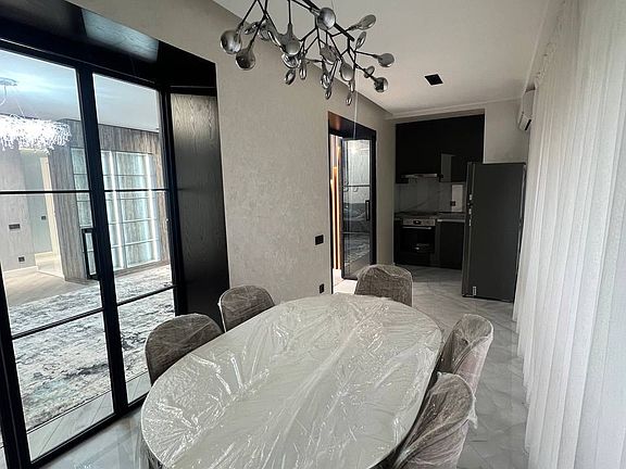 3rd image of 88 Brooklyn Ave #2