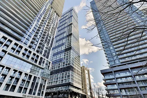 181 Dundas St E Photo 1