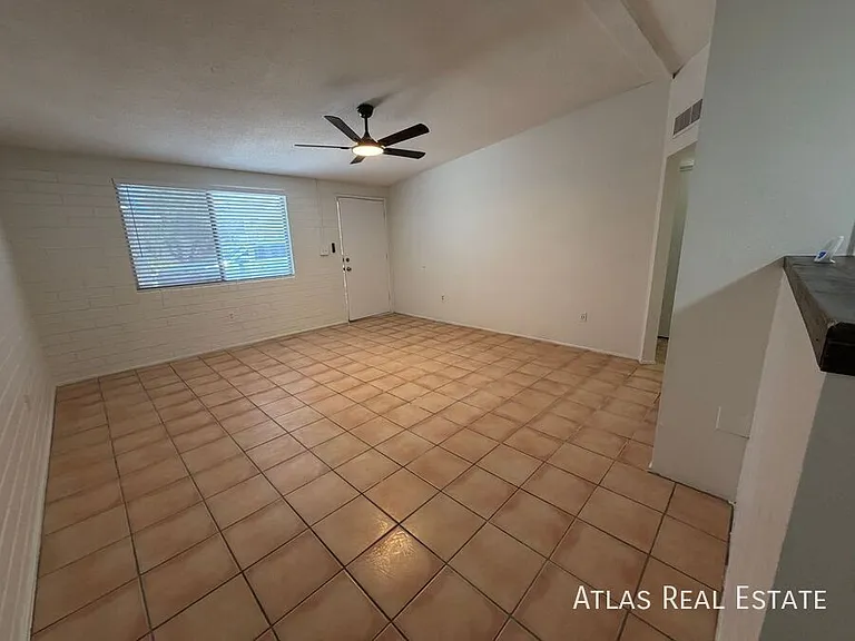 3247 N Sycamore Ave — Photo 4