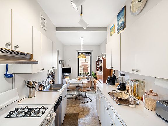 5th image of 3424 82nd St APT 6N