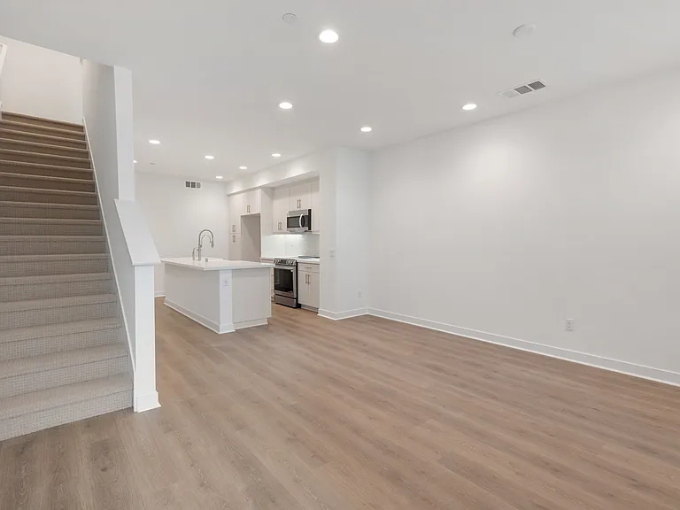 S Gardenia Ave — Photo 15