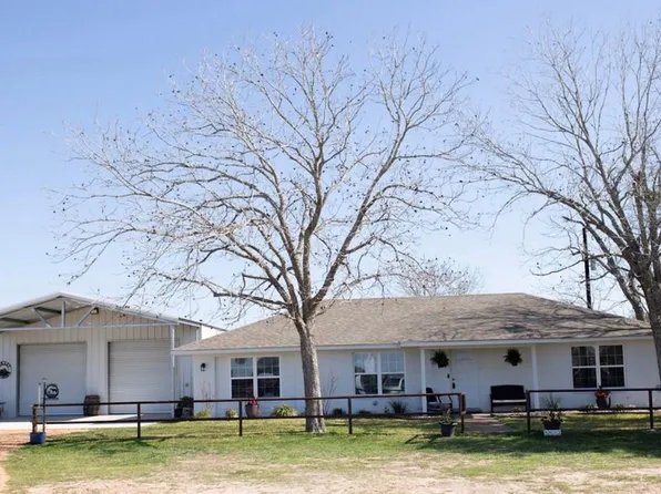 8652 State Highway 111 E, Yoakum, TX 77995