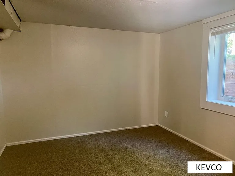 1400 Hillcrest Dr — Photo 14