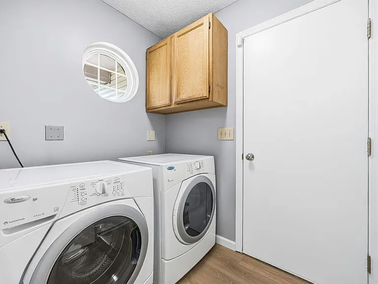 3033 Jamestown Dr — Photo 5