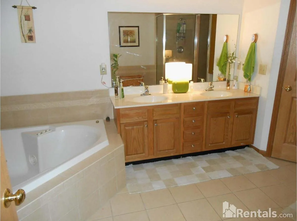 4 bed, 3.5 bath, 3177 sqft, $2,895 — Photo 3