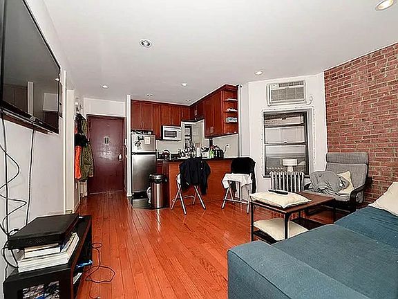 4th image of 154 Allen St #3